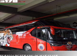 BUS PERSIJA DI SERANG DI MAKASAR