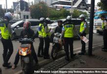 Polisi Menindak Lanjuti Anggota yang Tendang Pengendara Motor hingga Jatuh Polisi Tanggerang, Aksi Tilang Polisi, Tilang Polisi Motor Jatuh, Pengendara Motor diTilang