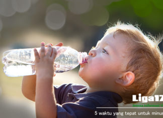 5 waktu yang tepat untuk minum air putih