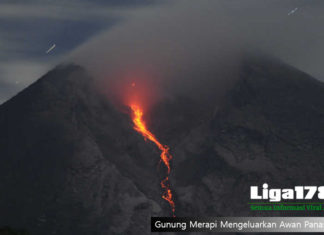 Gunung Merapi Mengeluarkan Awan Panas 1,2 Km