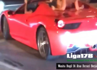 Wanita Bugil Di Atas Ferrari Berjalan
