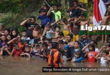 Menjalankan Upacara Kemerdekaan HUT RI di  Sungai Deli
