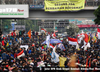 Jalur DPR Arah Grogol Kembali Dibuka Usai Massa Bubar Slipi, Demo RUU, Gedung DPR, Liga178 News