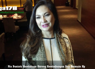 Nia Daniaty Kecelakaan Kurang Keseimbangan Dan Bermain Hp
