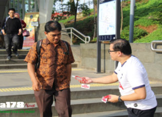 Bagikan Ribuan Hand Sanitizer dalam AIA Aksi Proteksi