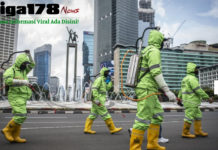 Penyemprotan disinfektan di jalanan Ibu Kota